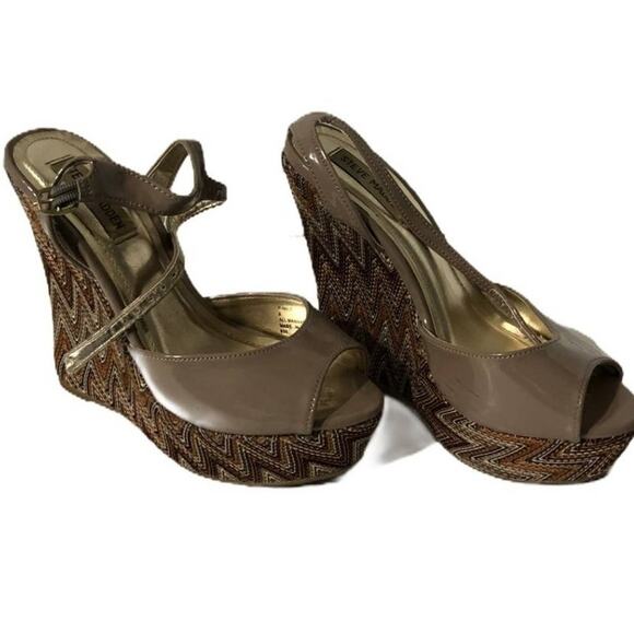 Steve Madden Chevron Peep Toe Platform Sandal Beige Brown Shoes Women's Size 8 - Picture 1 of 7